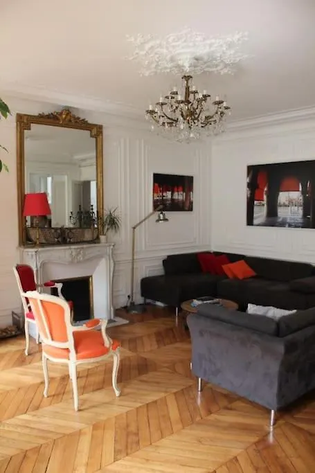 Appartement 5 Bdr, 10 Ppl Georgous Typical Parisian Flat Parijs