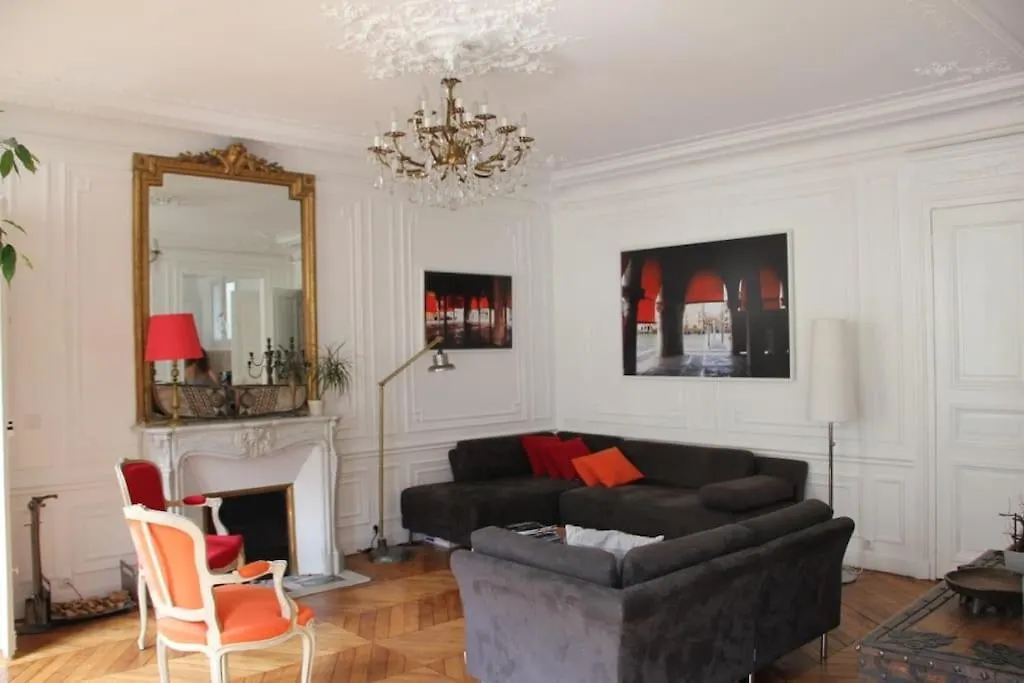 5 Bdr, 10 Ppl Georgous Typical Parisian Flat Paris